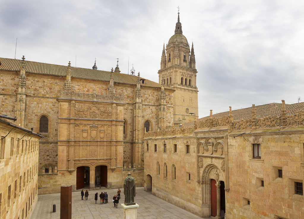 Salamanca- Fachada de las Escuelas Mayores de la Universidad
